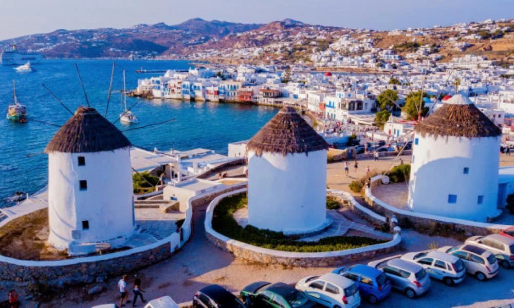 «Μυστικοί» αστυνομικοί στα «κόκκινα νησιά» με κάμερες σε βίλες και κλαμπ – Όλο το σχέδιο